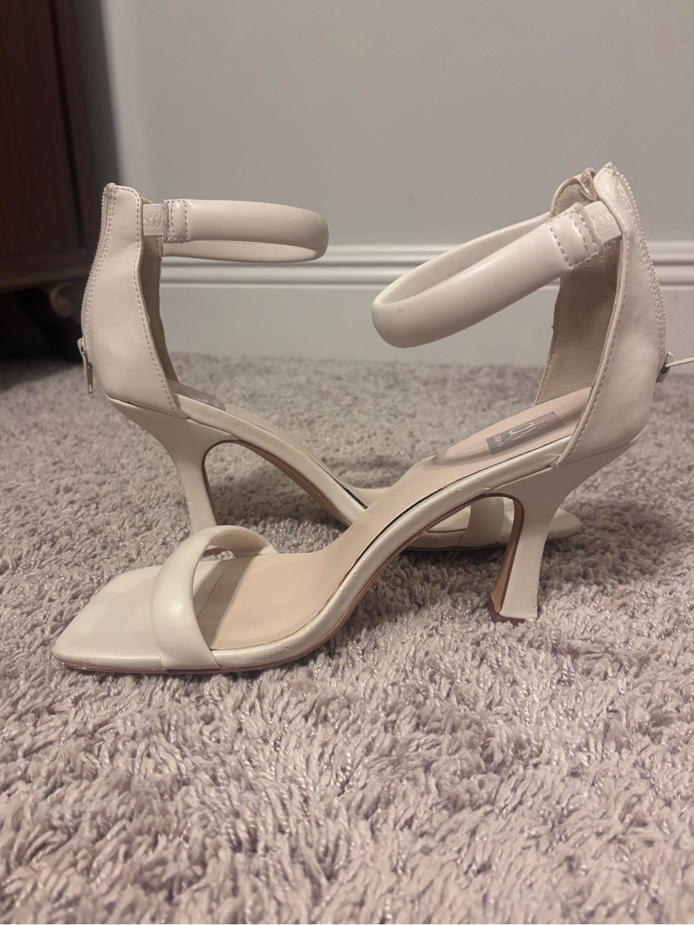 Dolce Vita cream small heel
